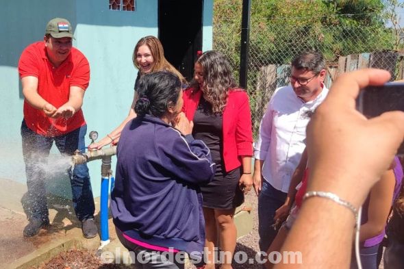 Mediante el trabajo del diputado Juancho Acosta y en el marco de los esfuerzos del ente rural de llevar desarrollo al campo, la presidenta del Instituto Nacional de Desarrollo Rural y de la Tierra Mg. Abog. Gail González Yaluff inauguró dos sistemas de agua potable en Amambay. (Foto: Gentileza).