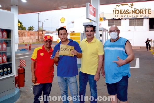 Acompañamos el sorteo realizado en Primera Estación de Servicios, donde el favorecido resultó Esteban Delgado, con cédula de identidad 6.028.396. (Foto: Diego Lozano para Ideas del Norte Consultora Publicitaria).