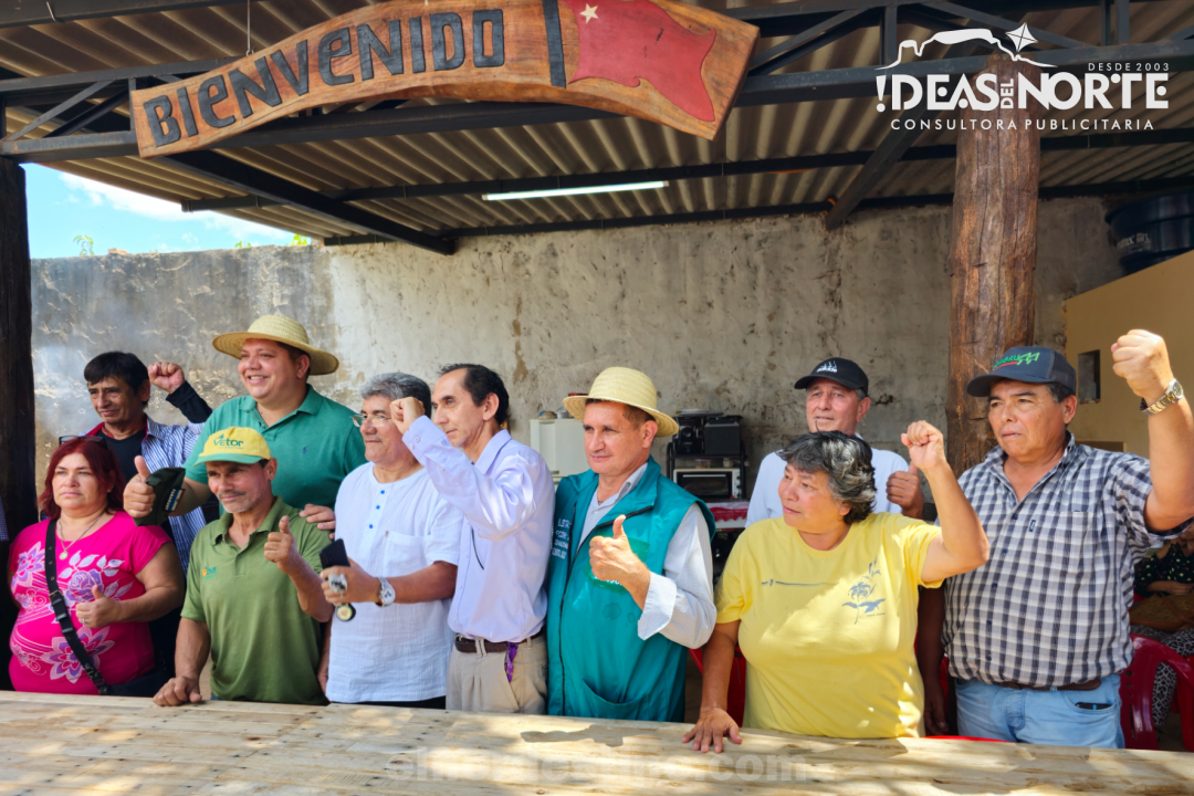 El candidato a gobernador de Amambay Lista 1 Juancho Acosta junto a los candidatos oficiales de los partidos Popular Tekojoja (PPT) y Convergencia Nacional, al finalizar la conferencia de prensa en apoyo al edil republicano. (Foto: Diego Lozano para Ideas del Norte Consultora Publicitaria).