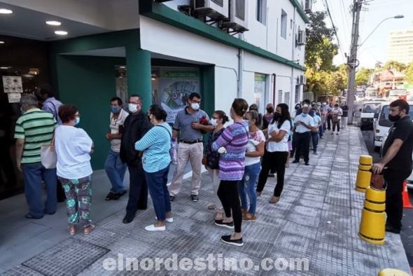 La intervención de Cooperativa San Cristóbal generó un nerviosismo generalizado y una pérdida de credibilidad por parte de los socios, por lo que llegaron de forma masiva hasta las distintas sucursales de dicha entidad a fin de retirar su dinero. (Foto: Diario Popular).