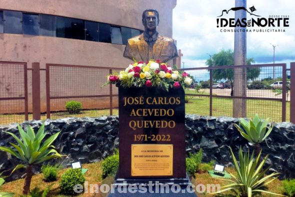 En el acceso al Palacete Municipal de Pedro Juan Caballero se inauguró un busto en el lugar donde el ex intendente municipal José Carlos Acevedo recibió un ataque a su persona que derivaría en su muerte. (Foto: Diego Lozano para Ideas del Norte Consultora Publicitaria).