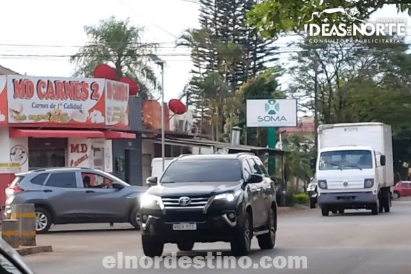 El concejal Jorge Luís Medina Rivarola viene planteando algunos aspectos a mejorar en las calles. Con el acompañamiento de colegas, del jefe del departamento de Tránsito y de la propia intendente. (Foto: Diego Lozano para Ideas del Norte Consultora Publicitaria).