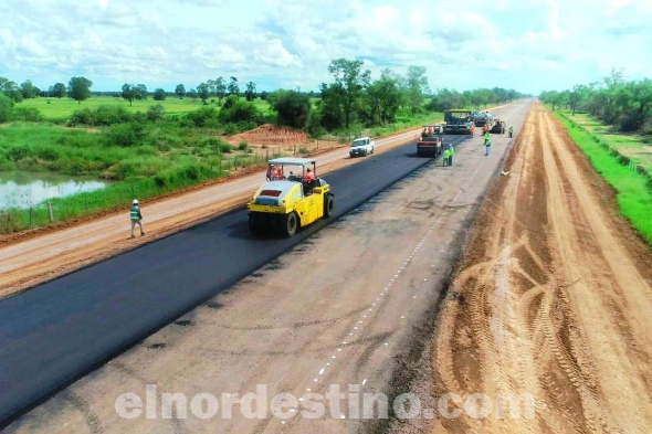 La Ruta de la Leche comprende el mejoramiento de 188 km de caminos en el Chaco Central, de los cuales se asfaltarán 136.23 kilómetros. El resto será suelo mejorado con obras básicas. (Foto: Ministerio de Tecnologías de la Información y Comunicación).