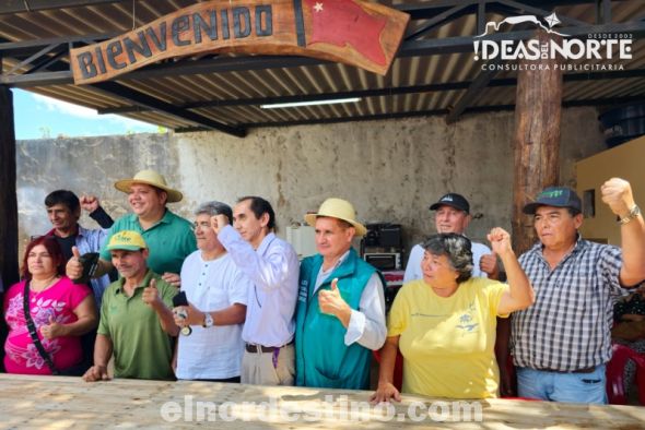 El candidato a gobernador de Amambay Lista 1 Juancho Acosta junto a los candidatos oficiales de los partidos Popular Tekojoja (PPT) y Convergencia Nacional, al finalizar la conferencia de prensa en apoyo al edil republicano. (Foto: Diego Lozano para Ideas del Norte Consultora Publicitaria).