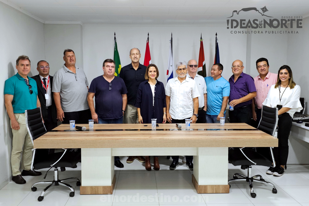 Con la presencia de medios de prensa de la región, la economista Lea Giménez participó de una reunión con integrantes de la Cámara de Comercio, Industria, Turismo y Servicios de Pedro Juan Caballero. (Foto: Diego Lozano para Ideas del Norte Consultora Publicitaria).