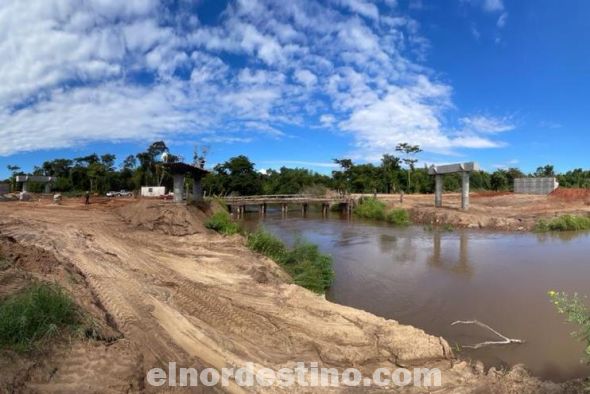 La Sociedad Técnica de Construcciones S.A. es la empresa encargada de la construcción de estos dos puentes que conforman el Lote 2 del Llamado UEP- MOPC N° 24: en el marco del Programa PR-L- 1092. (Foto: Agencia de Información Paraguaya).