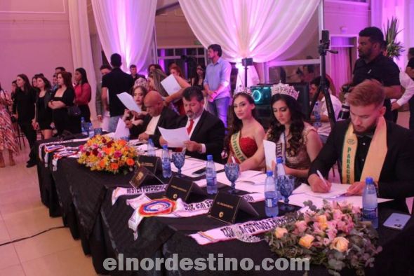 Todos los participantes del desfile son estudiantes de la Carrera de Medicina de la Universidad Central Del Paraguay, quienes recibieron importantes premios de la organización del concurso. (Foto: Asesoría de Prensa de la UCP).