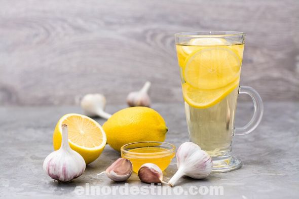 La naturaleza nos provee de algunos productos que nos pueden ayudar a bajar el colesterol, este es el caso del ajo y del limón. Esta receta los incluye ambos elementos es muy simple de hacer y trae muchos beneficios para la salud. (Foto: Mundo Mujer).