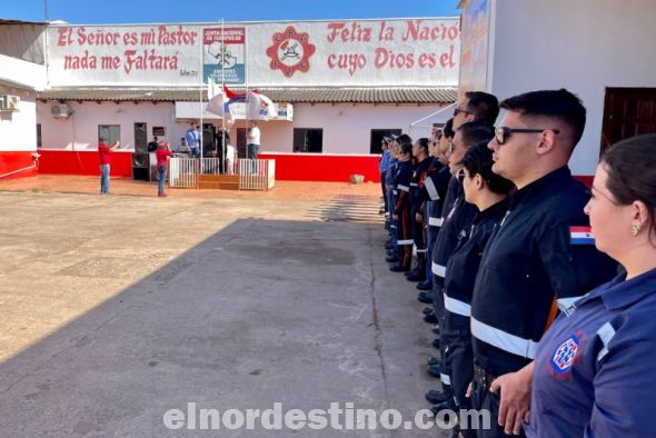 En el cuartel de los Bomberos Azules se realizó un acto conmemorativo, que contó con la presencia de la intendenta interina de Pedro Juan Caballero Lic. Carolina Yunis Acevedo, los diputados Juan Manuel Ayala Acevedo (PLRA) y Juan Silvino “Juancho” Acosta (ANR), y concejales municipales. (Foto: Gentileza).