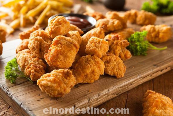 Pollo frito crocante, seco por fuera y suculento por dentro es una delicia. Si eres fanático del pollo frito, esta receta casera se convertirá en tu favorita y lo mejor es que lo prepararás en sólo unos minutos. (Foto: Cocina Rica).