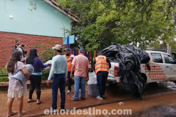 Se asiste a comunidades del departamento de Concepción, donde llegó la propia ministra de la Secretaria de Emergencia Nacional Zuny Borga en un despliegue conjunto con la Armada Paraguaya. (Foto: Secretaria de Emergencia).