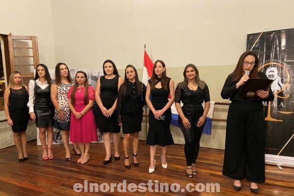 Integrantes de la Asociación de Mujeres Abogadas del Amambay conmemorando el Día de la Mujer Paraguaya y el primer aniversario de la agrupación en el Centro Cultural Intendente Carlos Domínguez de Pedro Juan Caballero. (Foto: Facebook de A.M.A.A.).