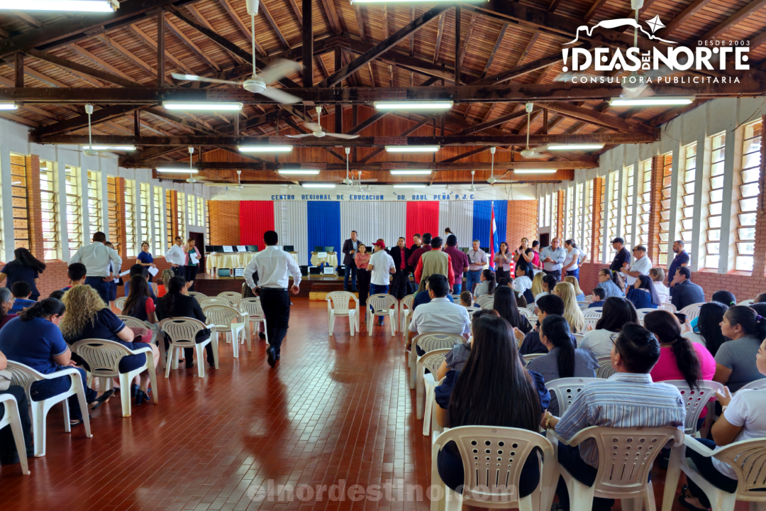 Ciento cincuenta notebooks con internet entregó el diputado Juancho Acosta en un acto realizado en el Centro Regional de Educación “Dr. Raúl Peña” de Pedro Juan Caballero. (Foto: Diego Lozano para Ideas del Norte Consultora Publicitaria).