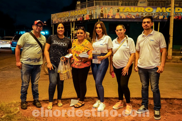 El fin de semana, acompañada de un equipo de jóvenes, la concejal municipal abogada María Lourdes Amarilla Rodríguez realizó una jornada nocturna dedicada a la concienciación en seguridad vial. (Foto: Facebook concejal Lourdes Amarilla).