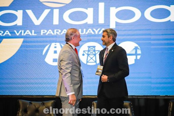 El presidente Abdo Benítez participó de la apertura del Foro y Exposición 2022 de Cavialpa, cuyos expositores debaten sobre las formas en que se puede garantizar el financiamiento de obras públicas. (Foto: Presidencia de la República).