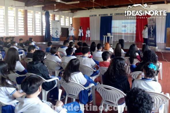 El conversatorio alentó a los jóvenes a evitar el consumo de estos estupefacientes y generar conciencia a la comunidad educativa sobre las consecuencias que pueden generar en la calidad de vida de las personas. (Foto: Diego Lozano para Ideas del Norte Consultora Publicitaria).