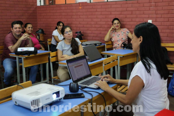 El Ministerio de Educación y Ciencias transfirió un total de cinco mil setenta y nueva millones de guaraníes para becas a estudiantes de formación docente y grado universitario. . Este beneficio otorga una suma de tres millones de guaraníes por cada alumno. (Foto: Ministerio de Educación y Ciencias).