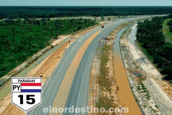 Son cerca de 220 km donde se prevén mejoras viales a lo largo de todo su trazado. Incluye la ciudad de Mariscal Estigarribia, su rotonda, la colectora ruta PY09, además de los accesos al aeropuerto y en la misma terminal aérea. (Foto: Agencia de Información Paraguaya).