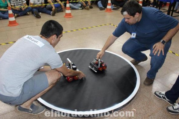 El propósito de vincular la comunidad académica que aporta al desarrollo de la robótica para potencializar el aprendizaje o transformar el entorno, en un espacio diseñado para la competencia y la divulgación del conocimiento. (Foto: Facultad de Ingeniería UNA).