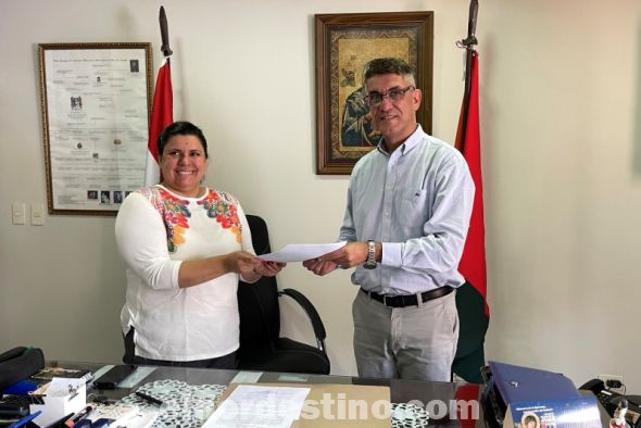 Firma del Convenio Marco de Cooperación Interinstitucional entre Universidad Sudamericana, representada por su rectora la doctora Silvia Brizuela Etcheverry, y el intendente municipal licenciado Ronald Acevedo. (Foto: Municipalidad de Pedro Juan Caballero).