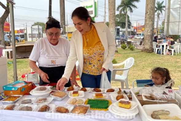 La intendente municipal licenciada Mahiba Carolina Yunis Acevedo acompañó el Festival Gastronómico Cultural desarrollado este mes para acompañar el Black Friday Frontera. (Foto: Facebook de la Municipalidad de Pedro Juan Caballero).