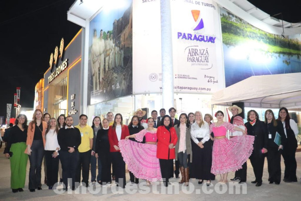 El acto de presentación del sitio www.visitaparaguay.com.py tuvo lugar en el stand de la Secretaría Nacional de Turismo en el campo ferial de la Expo 2023. Contó con la presencia de la ministra de Turismo Sofía Montiel de Afara. (Foto: Secretaría Nacional de Turismo).