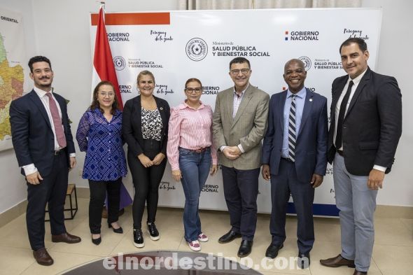 La reunión se realizó en el marco de la visita al país del asesor subregional de Salud Mental de la Organización Mundial de la Salud con sede en Ginebra Dr. Giovanni Salas, para apoyar la implementación del Plan de Acción 2023. (Foto: Ministerio de Salud Pública y Bienestar Social).