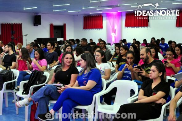 En la fecha del Día Internacional de la Lucha contra el Cáncer de Mama, la Asociación de Apoyo Contra Cáncer de Mama del Amambay cumplió la meta de vender cuatro mil remeras alusivas a la Lucha contra el Cáncer de Mama. (Foto: Diego Lozano para Ideas del Norte Consultora Publicitaria).