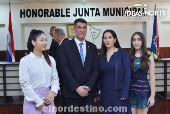 El concejal municipal licenciado Jorge Luís Medina Rivarola desea éxitos a la familia Acevedo Yunis, que tendrá un gran compromiso con el pueblo de Pedro Juan Caballero desde el ejecutivo distrital. (Foto: Diego Lozano para Ideas del Norte Consultora Publicitaria). 