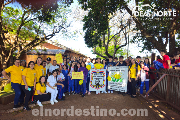 Alumnos y docentes de Universidad Sudamericana participaron junto a funcionarios del Hospital Regional, la Escuela Básica Nro. 458 “Mariscal Francisco Solano López”, autoridades regionales, además de funcionarios de la supervisión educativa. (Foto: Diego Lozano para Ideas del Norte Consultora Publicitaria).