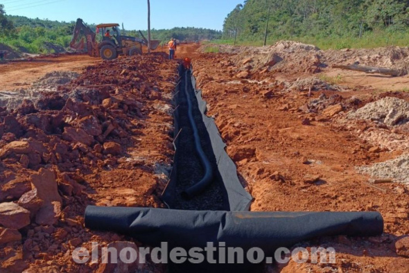 Con trabajos de movimiento de suelos y construcción de obras de arte, prosigue la construcción del denominado Corredor Norte PY22 entre los departamentos de San Pedro y Concepción. (Foto: Ministerio de Obras Públicas y Comunicaciones).