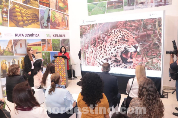 El acto de presentación del sitio www.visitaparaguay.com.py tuvo lugar en el stand de la Secretaría Nacional de Turismo en el campo ferial de la Expo 2023. Contó con la presencia de la ministra de Turismo Sofía Montiel de Afara. (Foto: Secretaría Nacional de Turismo).