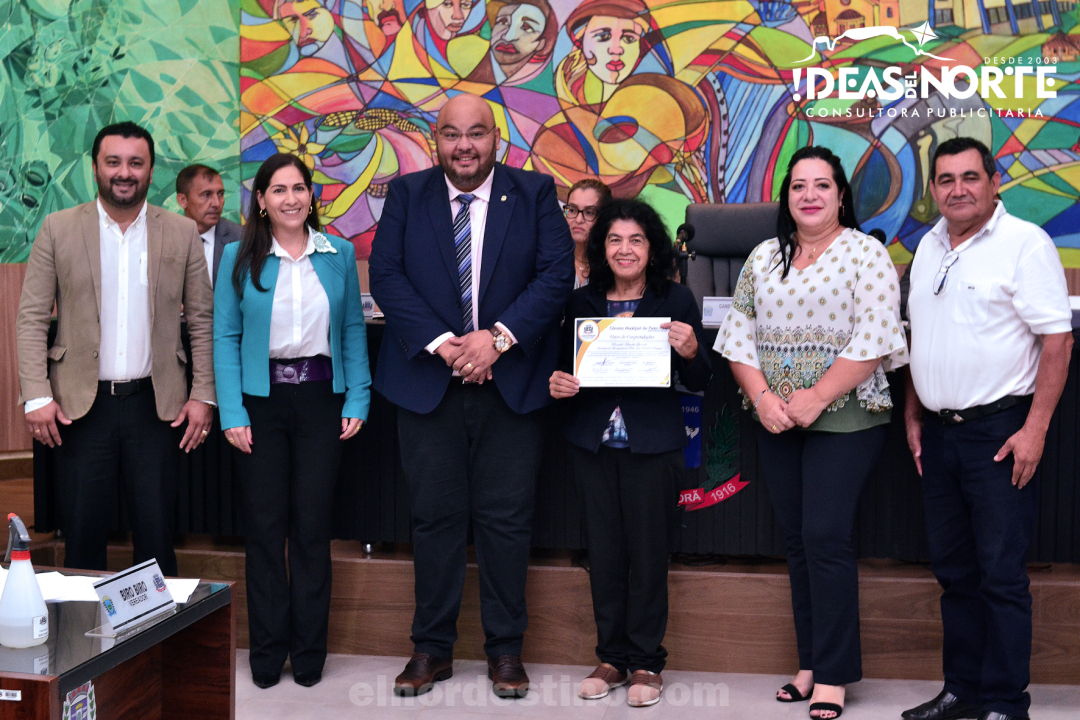 Los concejales municipales Angélica Valdéz, Zulma Ycassatti de Acevedo, Carolina Yunis de Acevedo, Ignacio Cantero y Cezar Carmelo Torres Lesme representando al intendente de Pedro Juan Caballero Ronadl Acevedo. (Foto: Diego Lozano para Ideas del Norte Consultora Publicitaria).