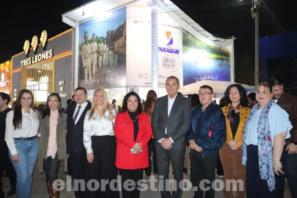 El acto de presentación del sitio www.visitaparaguay.com.py tuvo lugar en el stand de la Secretaría Nacional de Turismo en el campo ferial de la Expo 2023. Contó con la presencia de la ministra de Turismo Sofía Montiel de Afara. (Foto: Secretaría Nacional de Turismo).