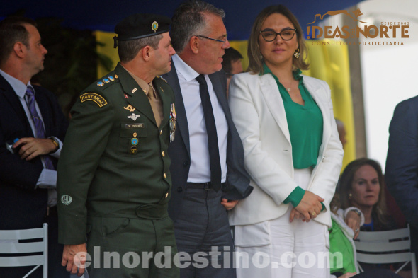 El tradicional desfile fue apreciado por una gran cantidad de personas, y tuvo la presencia del intendente municipal de Ponta Porã Eduardo Ocampos y la Primera Dama del Municipio Paula Alexsandra Consalter Almeida. (Foto: Diego Lozano para Ideas del Norte Consultora Publicitaria).