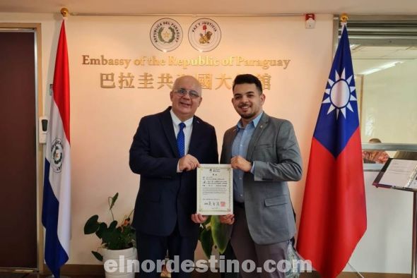 Estudiante universitario pedrojuanino homenajeado por la Junta Municipal comparte su experiencia como becario en Taiwán