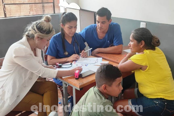 UCP en Acción: Colegio Nacional Issac Ortíz favorecido por el proyecto de extensión universitaria con atención médica básica