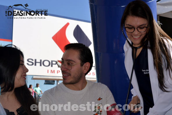 Alumnos de Universidad Sudamericana controlaron glucemia y presión arterial a visitantes de mega centro comercial fronterizo