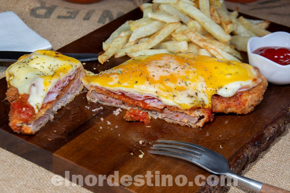 Receta fácil de milanesa a la napolitana, un clásico de la gastronomía argentina para el almuerzo o cena en familia