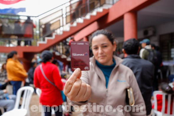 Tekoporã Mbareté: Entrega de tarjetas de débito permite incrementar inclusión financiera y ahorro en gastos operativos