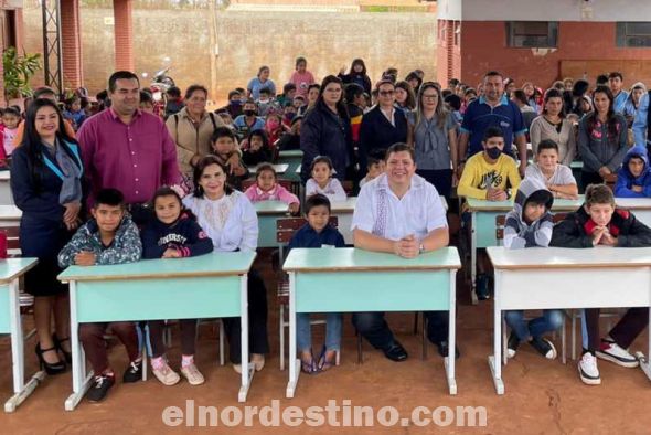 Diputado Juancho Acosta equipa con treinta mesas de informática a escuela del barrio General Genes en Pedro Juan Caballero