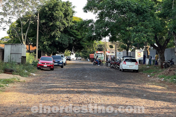 Intendente Acevedo realiza obras de infraestructura para aumentar lugares de estacionamiento en el barrio San Gerardo