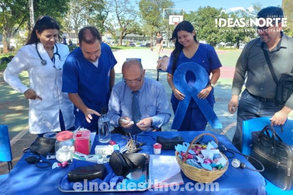 En el Día Internacional de la Prevención del Cáncer de Próstata, Universidad Central del Paraguay realiza actividad en plaza