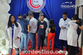 Manos de Dios: Con afabilidad y consejos, directivos y docentes de Universidad Central del Paraguay reciben a nuevos alumnos