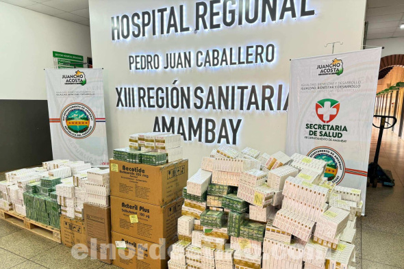Honrando su compromiso con la Salud Pública departamental, el gobernador de Amambay Juancho Acosta entregó a través del Consejo Departamental de Salud un lote de treinta y tres mil dosis de medicamentos por valor de cien millones de guaraníes. (Foto: Dirección de Comunicaciones de la Gobernación de Amambay).