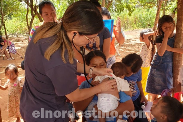 La actividad extramural realizada por el equipo de la USF Vista Alegre efectuó consultas médicas, vacunación, pruebas rápidas de VIH, VDRL, VHB y VHC, consultas prenatales, también atención a pacientes crónicos y charla sobre tuberculosis. (Foto: Ministerio de Salud Pública y Bienestar Social).