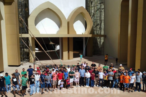 El día del Trabajador Shopping Dubai destacó a su maravilloso grupo de trabajo por ser el motor que hace posible todos los avances que vemos día a día en las obras. Un maravilloso proyecto que construye a un nuevo Pedro Juan Caballero. (Foto: Facebook de Shopping Dubai).