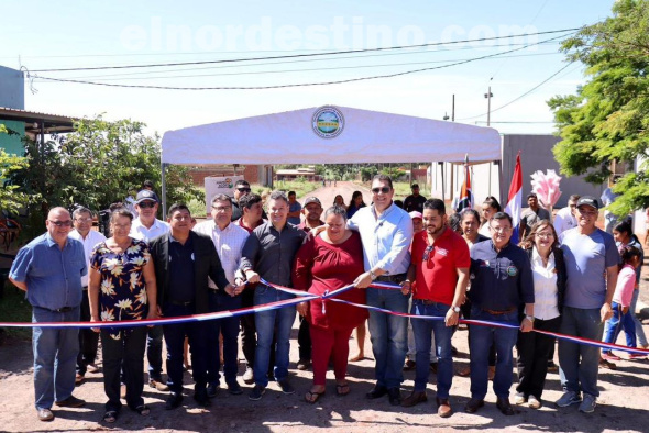 El gobernador de Amambay abogado Juan Silvino Acosta anunció que el plan de obras sigue en marcha y que aún quedan numerosas inauguraciones pendientes. Juancho precisó que esta es una de las primeras obras a inaugurarse en el mes. (Foto: Dirección de Comunicaciones de la Gobernación de Amambay).
