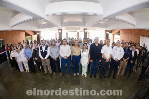 El Ministerio de Salud Pública y Bienestar Social realizó una entrega de equipamientos de hemodiálisis en el Hospital Regional de Pedro Juan Caballero, con el objetivo de mejorar el acceso al tratamiento sustitutivo renal en el norte del país. (Foto: Ministerio de Salud Pública y Bienestar Social).