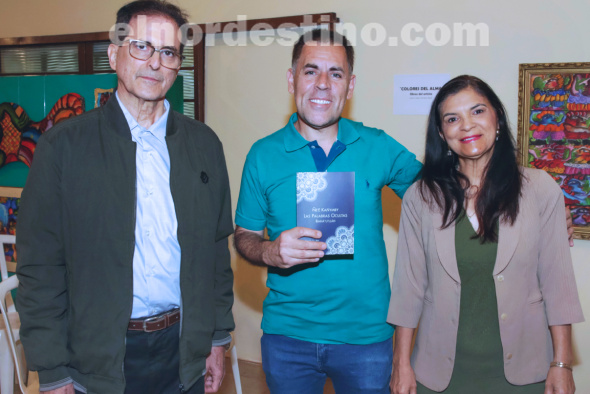 Los cronistas de la nueva generación merecidamente homenajeados en el evento declarado de interés municipal: Fátima Valdéz, Nelson Candia, Luís Octavio Acosta, Rubén Valdéz y Eduardo Pessoa, junto a Diego Lozano. (Foto: Luiz Rocha para RL Estudio).